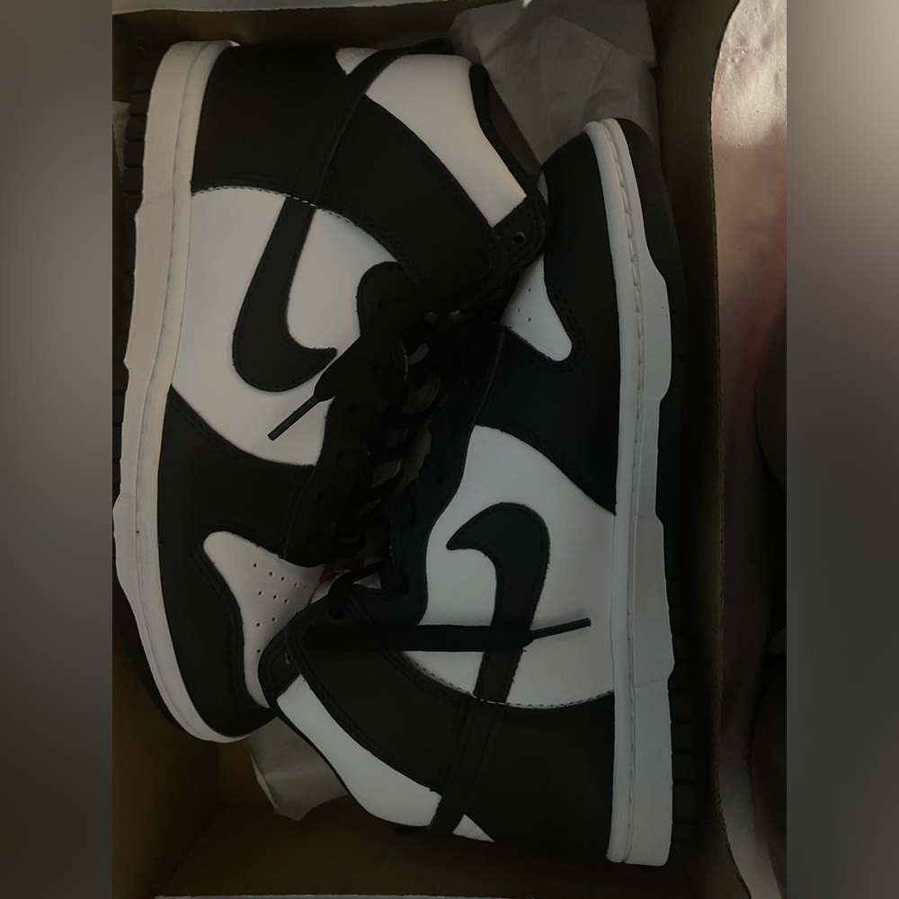 Nike hightop black&white. good condition, worn once.